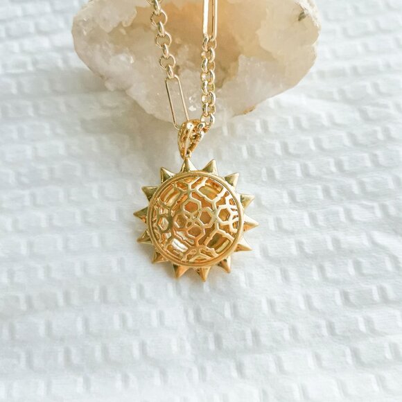 Kendra Scott Jewelry - New Gold Kendra Scott Sienna Sun Pendant Necklace